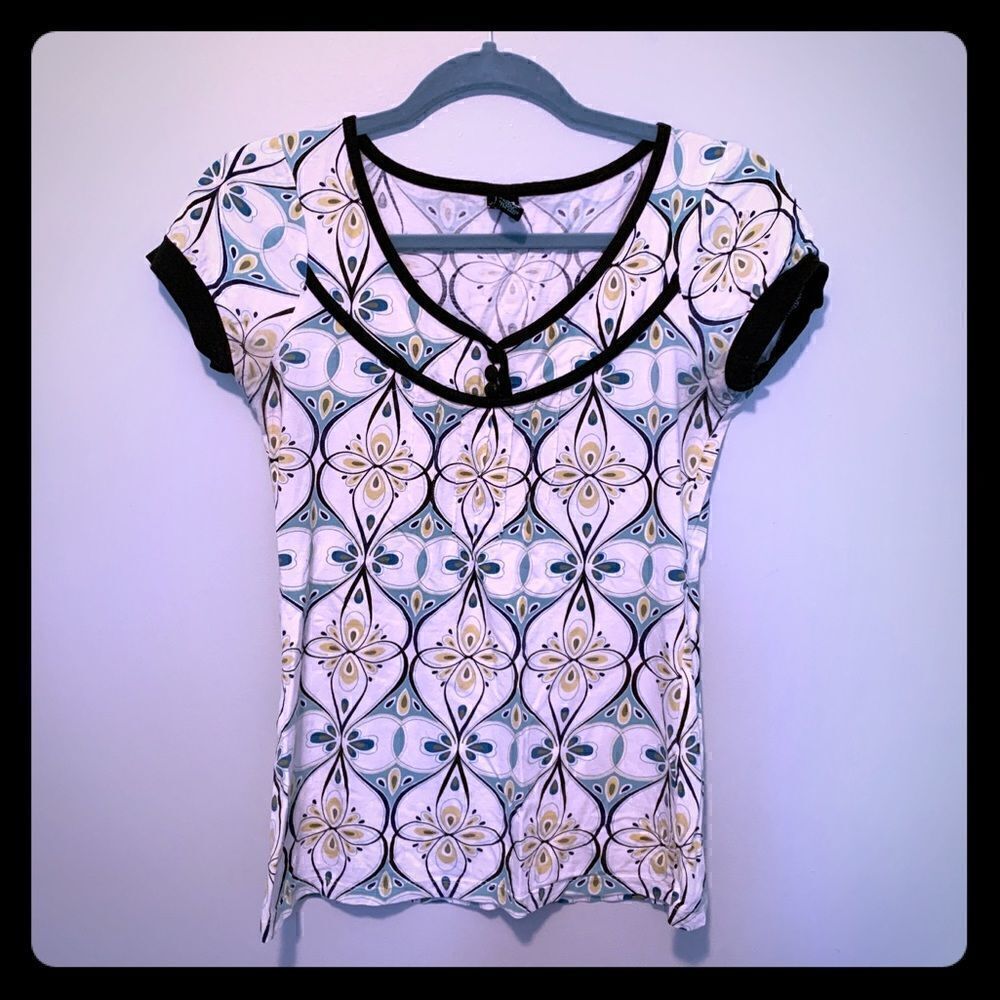 Women's Floral Patterned Fitted Tee
